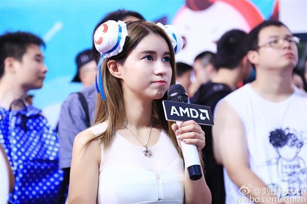 大家评价她是"难得一见的澎湃型美女实况主",神似"angelababy"